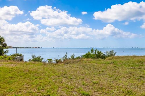 8284 Longbay Boulevard, Sarasota, FL, 34243 | Card Image