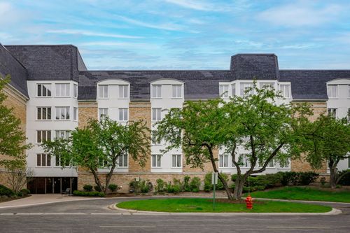 415-200 Lake Boulevard, Buffalo Grove, IL, 60089 | Card Image