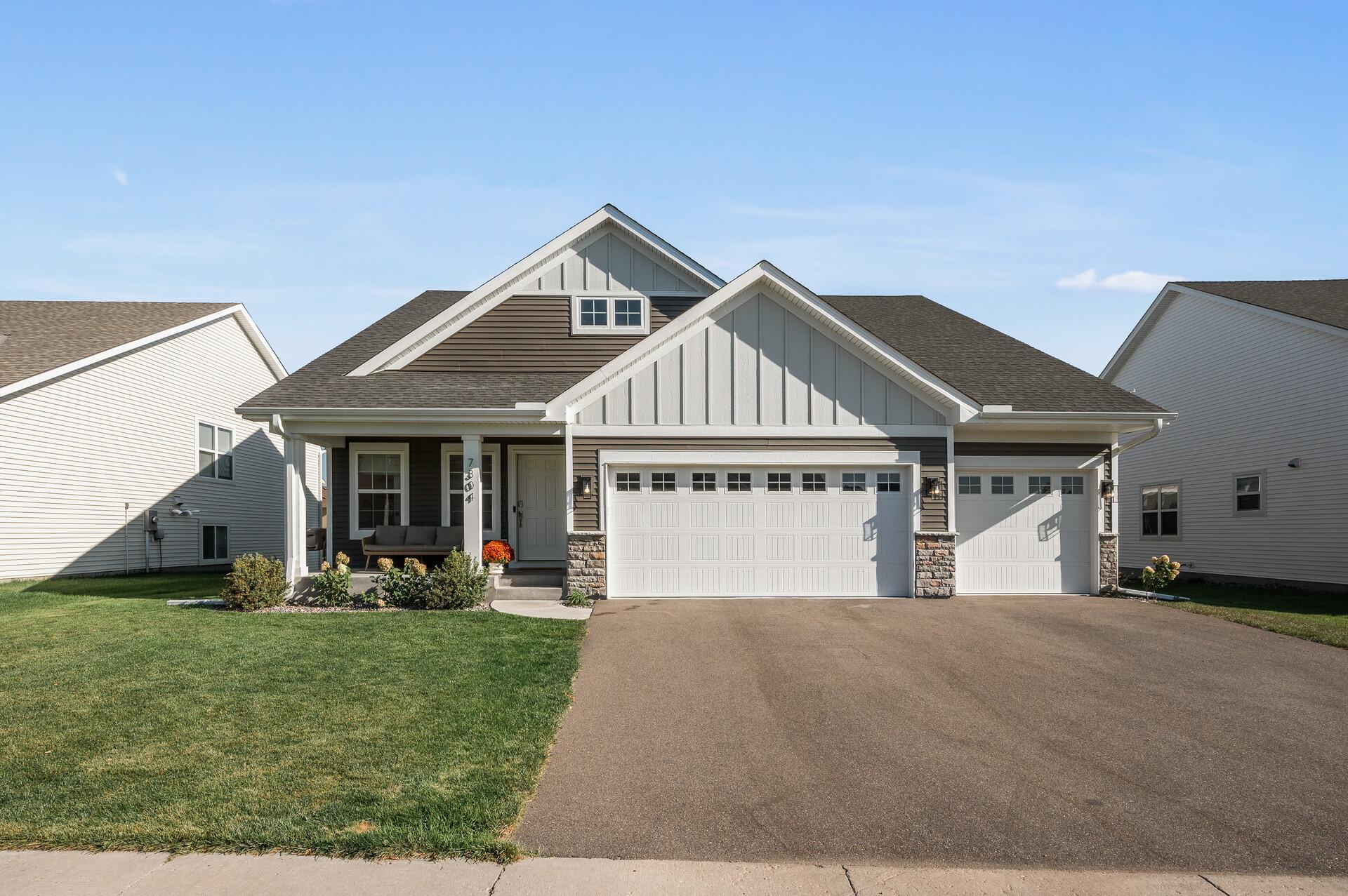 Crane Dr, Hugo, MN 55038