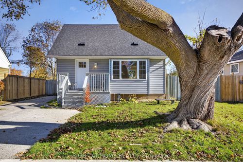 11 Newton St, Barrie, ON, L4M3N2 | Card Image