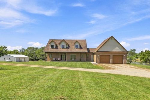 17200 S Gray Dr, Pleasant Hill, MO, 64080-7602 | Card Image