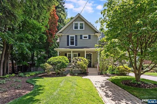 3 Ferguson Pl, Glen Rock, NJ, 07452-1822 | Card Image