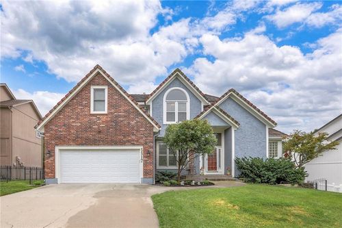 5917 W 153rd St, Overland Park, KS, 66223-3212 | Card Image