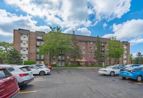 3a-10353 Dearlove Rd, Glenview, IL, 60025-3639 | Card Image