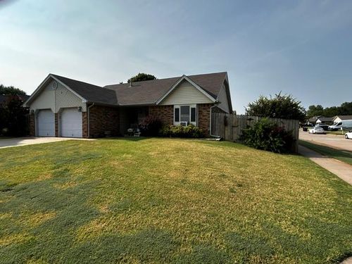 2309 Ne 8th St, Moore, OK, 73160-8543 | Card Image