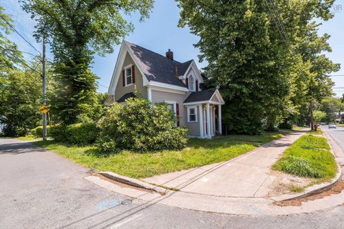 77 Pleasant St, Dartmouth, NS, B2Y3P6 | Card Image