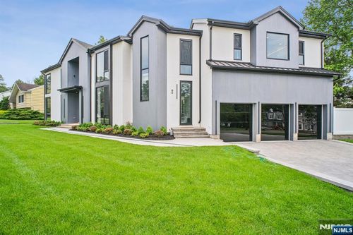 2 Connor Dr, Englewood Cliffs, NJ, 07632-2103 | Card Image