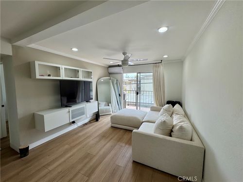 460 Golden, Long Beach, CA, 90802 | Card Image