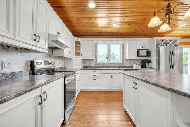 1258 Shannon Rd, House other with 4 bedrooms, 3 bathrooms and 25 parking in Plainfield ON | Image 5