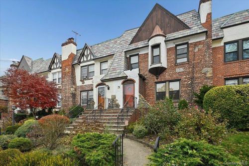 33 Dartmouth St, Hempstead, NY, 11550-2712 | Card Image