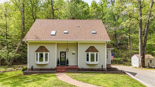 111 Shoreham Ln, Williamsburg, VA, 23185-4932 | Card Image