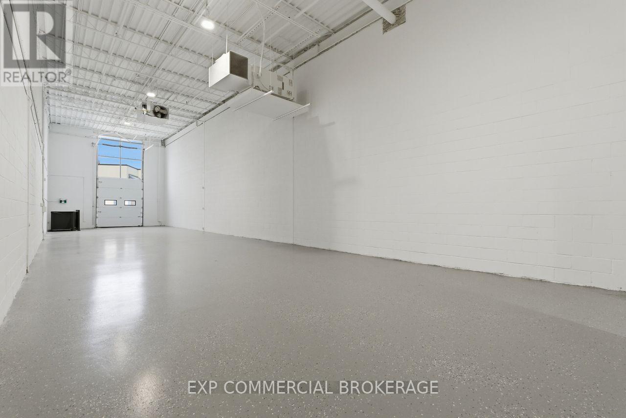 Commercial Sale in Toronto (West Humber-Clairville) 3