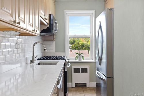 4d-30 E Hartsdale Ave, Hartsdale, NY, 10530-2738 | Card Image