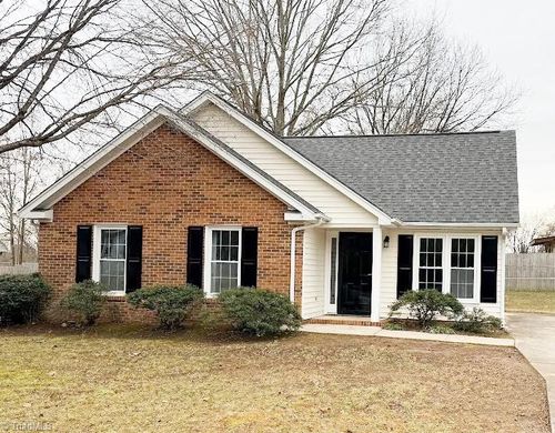 1008 Lawson St, Eden, NC, 27288-5912 | Card Image