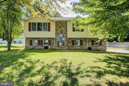 216 Hickory Ln, SHIPPENSBURG, PA, 17257-9495 | Card Image