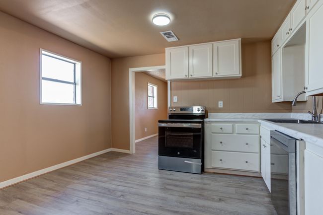208 Avenue X, House other with 3 bedrooms, 2 bathrooms and null parking in Levelland TX | Image 21