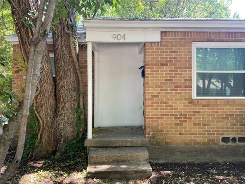 904 Denton St, Denton, TX, 76201-2862 | Card Image