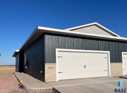 3515 S Heather Ave, Sioux Falls, SD, 57106-8568 | Card Image