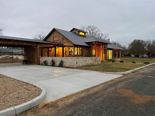 601 Whitney St, Fredericksburg, TX, 78624-3616 | Card Image