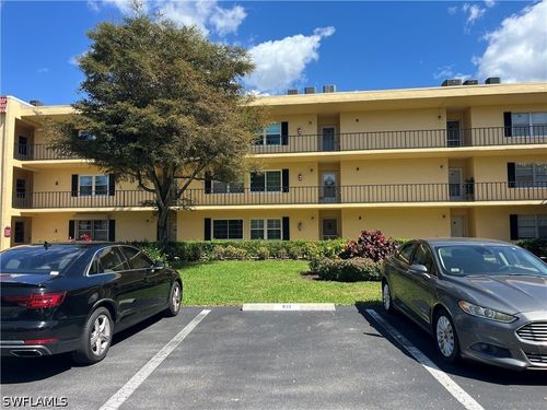 8202-1085 Forest Lakes Dr, NAPLES, FL, 34105-2295 | Card Image