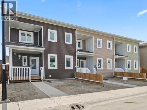 49 Wyvern Ave, Whitehorse, YT, Y1A0T6 | Card Image