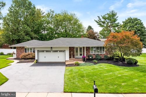 64 Wolfpack Rd, Hamilton, NJ, 08619-1352 | Card Image