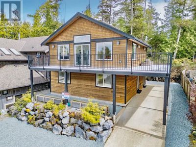 730 Ocean Park Dr, House other with 4 bedrooms, 3 bathrooms and 4 parking in Tofino BC | Image 1