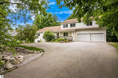 965 Shamrock Ln, Traverse City, MI, 49696-8760 | Card Image