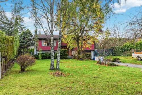 1969 Blackthorn Dr, Saanichton, BC, V8M1L8 | Card Image