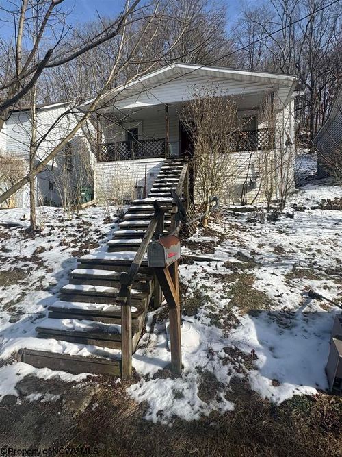 147 Jackson St, Weston, WV, 26452-1515 | Card Image