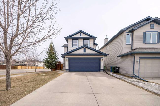4 Tuscany Ravine View Nw, Home with 4 bedrooms, 3 bathrooms and 4 parking in Calgary AB | Image 2