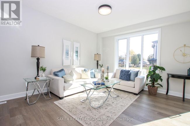 587 Regent St, Townhouse with 3 bedrooms, 3 bathrooms and 3 parking in Mount Brydges ON | Image 7