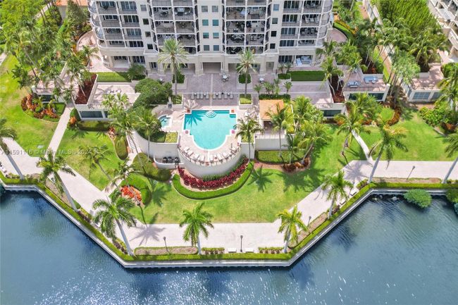 401 - 13627 Deering Bay Dr, Condo with 3 bedrooms, 3 bathrooms and null parking in Coral Gables FL | Image 44