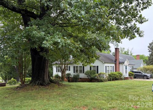 538 Salisbury Rd, Statesville, NC, 28677-6204 | Card Image
