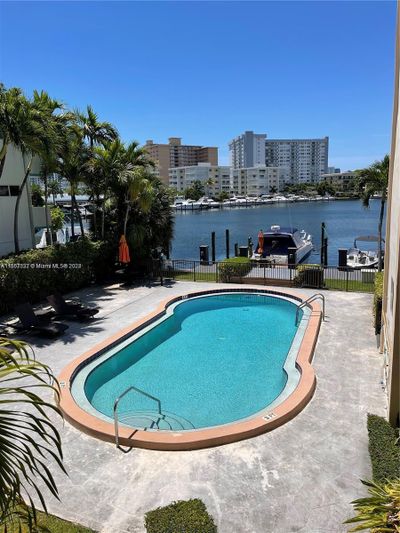 203 - 2420 Diana Dr, Condo with 1 bedrooms, 1 bathrooms and null parking in Hallandale Beach FL | Image 2