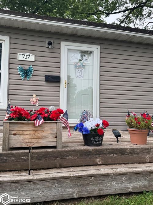 717 S 12th St, Clear Lake, IA, 50428-2627 | Card Image