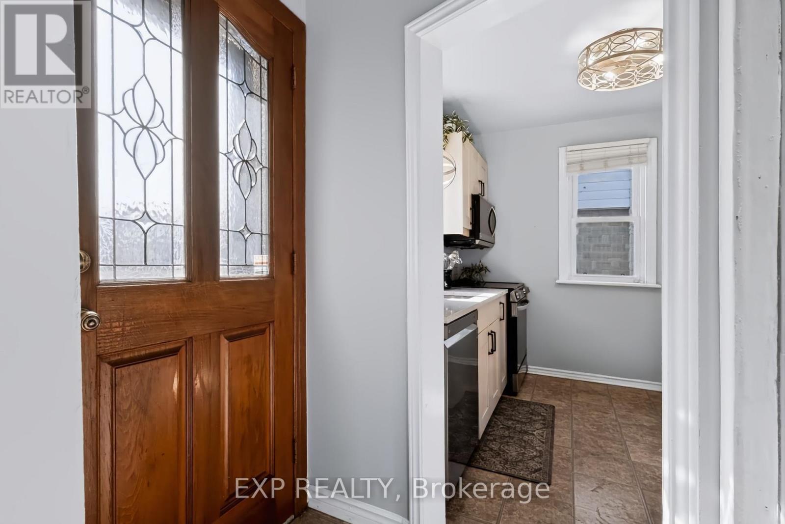 Residential in Hamilton (Rosedale) 5