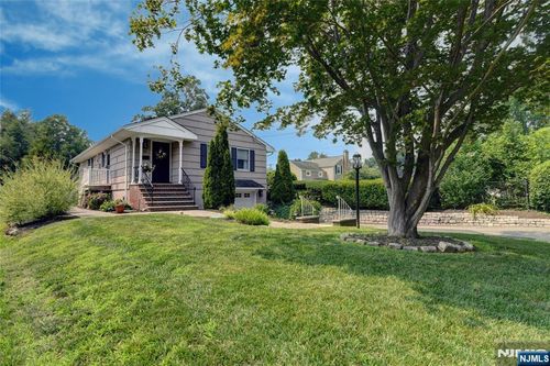 51 Hopper Ave, Pompton Plains, NJ, 07444-1323 | Card Image