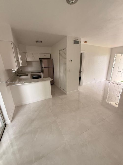 apt-5-2450 Lincoln St, Hollywood, FL, 33020-3996 | Card Image