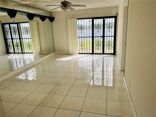 APT-106 - 8720 N Sherman Cir, Condo with 2 bedrooms, 2 bathrooms and null parking in Miramar FL | Image 4