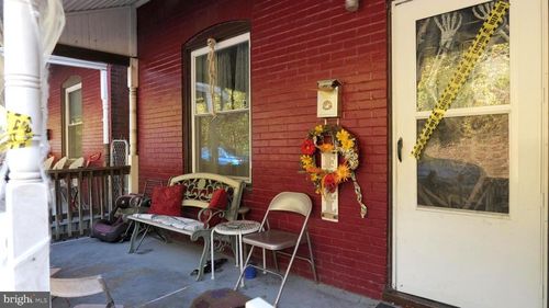 216 Fleetwood St, COATESVILLE, PA, 19320-3238 | Card Image