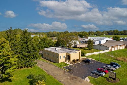 ll-1065 Lake Ave, Woodstock, IL, 60098-7422 | Card Image