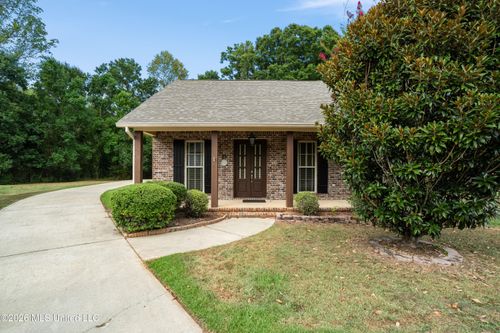 24 Fleur De Lis, Hattiesburg, MS, 39402 | Card Image