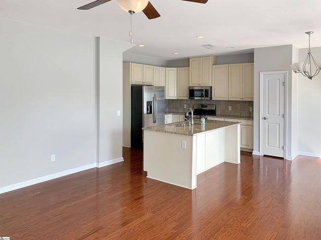 8 Irvington Dr, Townhouse with 3 bedrooms, 3 bathrooms and 2 parking in Greer SC | Image 8