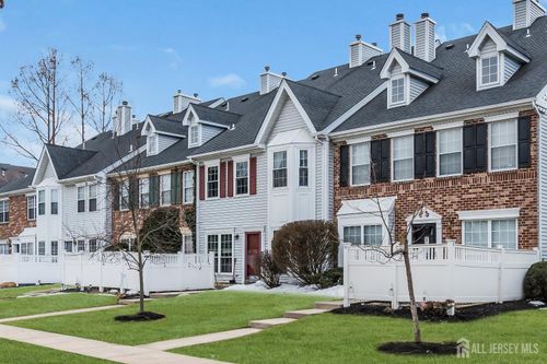 40 Kingston Run, North Brunswick, NJ, 08902-4253 | Card Image