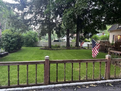 71 Crescent St, Yaphank, NY, 11980-9707 | Card Image