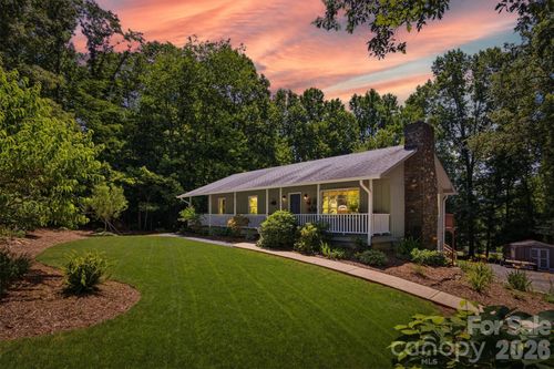104 Oakwood Dr, Morganton, NC, 28655-9167 | Card Image