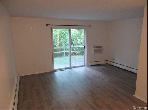 unit-70-31831 Grand River Ave, Farmington, MI, 48336-4149 | Card Image