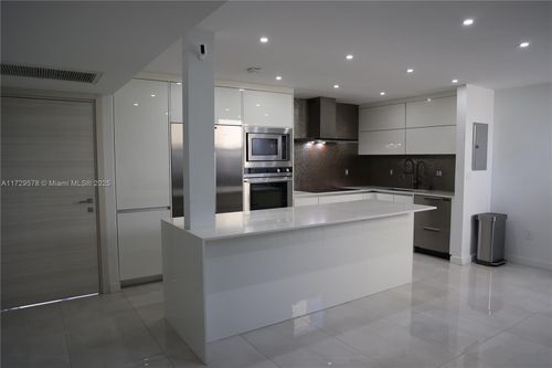 ph24-20291 Ne 30th Ave, Aventura, FL, 33180-2094 | Card Image