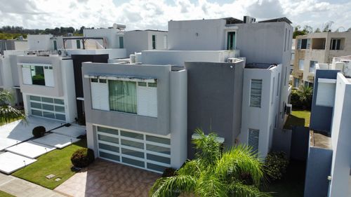 p4-P4 Calle Flor De Tana, Canovanas, PR, 00729 | Card Image